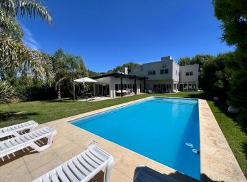 Casa · 320m² · 7 Ambientes · 3 Cocheras · Casa de 6 Dorm. en Venta en Haras del Sur I, La Plata