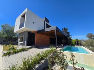 Casa de 3 ambientes, Villa Carlos Paz · Venta: Casa Exclusiva - 3 Dorm. - Pileta - Financiación - Villa del Lago - Carlos Paz