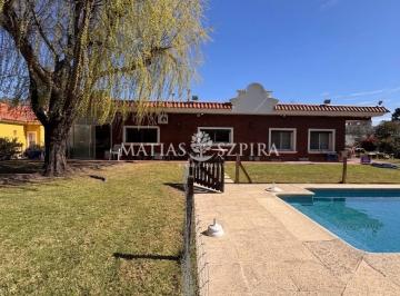 Casa · 300m² · 5 Ambientes · 1 Cochera · Casa en Venta 5 Ambientes El Resuello