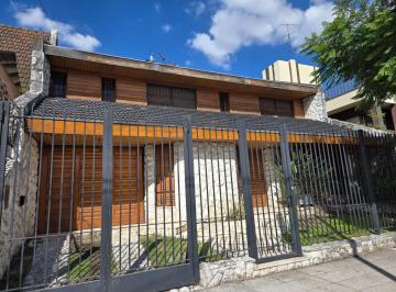 Casa · 279m² · 5 Ambientes · 2 Cocheras · Casa de 4 Ambientes en Venta Villa Lugano