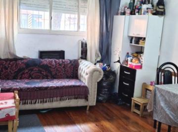 Departamento de 3 ambientes, Monserrat · Excelente Semipiso en Planta Baja 3 Ambientes Al Frente con Patio Muy Buena Ubicacion