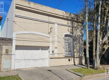 Casa · 210m² · 5 Ambientes · 1 Cochera · Casa en Venta de 5 Ambientes en Remedios de Escalada