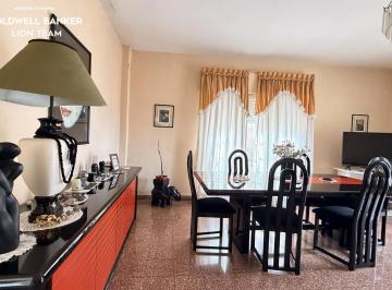 Casa · 130m² · 3 Ambientes · 1 Cochera · Venta Casa Moron