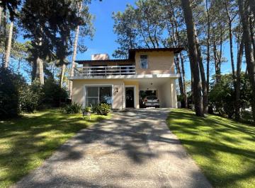 Casa · 160m² · 5 Ambientes · 1 Cochera · Casa en Venta en Pinamar Zona Golf Nuevo