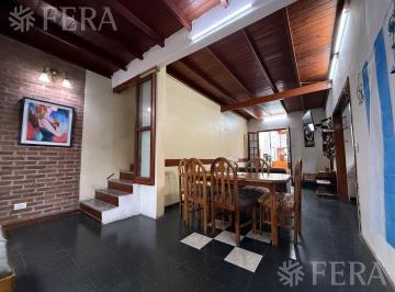 Casa · 207m² · 4 Ambientes · 3 Cocheras · Venta Casa 4 Ambientes con Cochera y Terraza en Villa Dominico