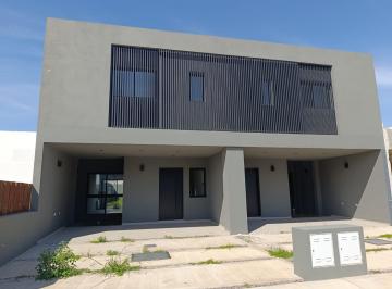 PH · 140m² · 3 Dormitorios · 2 Cocheras · Venta de Duplex 3 Dorm. y 3 Baños en Colinas de Manantiales