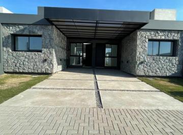 Casa · 62m² · 4 Ambientes · 1 Cochera · Duplex en Venta de Dos Dorm. en Rincones de Manantiales