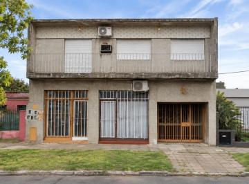 Casa · 90m² · 3 Ambientes · 3 Cocheras · Venta Casa 3 Ambientes + Local Merlo Centro
