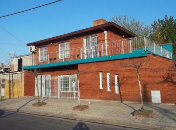 Casa · 190m² · 4 Ambientes · 1 Cochera · Casa - Villa Santos Tesei