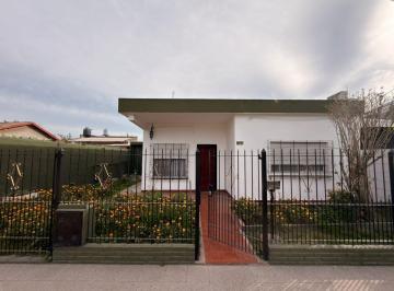 Casa de 3 ambientes, Florencio Varela · Casa Estilo Americano en Villa Vatteone – a 1 Cuadra de Av Cariboni