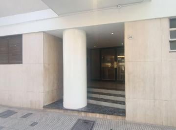 Departamento de 1 ambiente, Recoleta · Impec 1 Amb Amplio Todo Luz Piso 1° Patio Edificio Categ con Piscina y Solarium French y Agüero