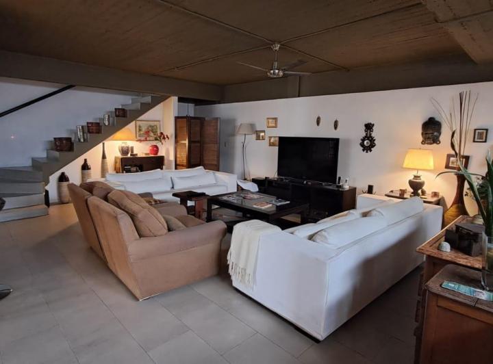Casa · 793m² · 5 Ambientes · 2 Cocheras