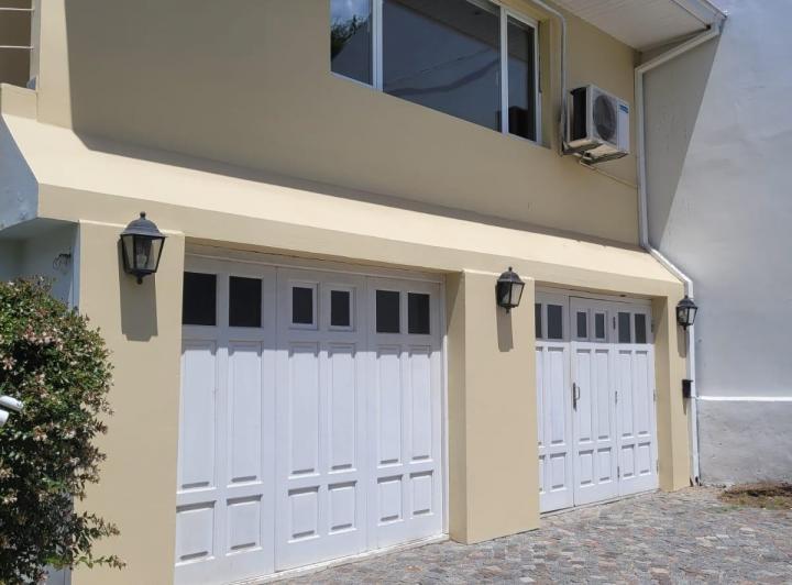Casa · 307m² · 3 Dormitorios · 2 Cocheras