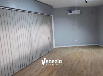 Departamento de 5 ambientes, Córdoba · Dpto Zona Norte Para Ser Utilizado con Fines Comerciales! Sin Expensas! Reciclado