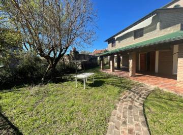 Casa · 258m² · 3 Ambientes · 2 Cocheras · Casa en Venta - El Talar de Mendiolaza