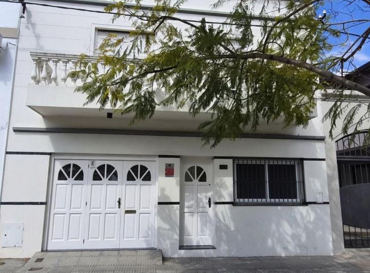 Casa · 200m² · 4 Ambientes · 1 Cochera