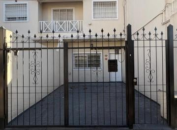 PH · 99m² · 4 Ambientes · 1 Cochera · Hermoso Duplex Centrico en Caseros