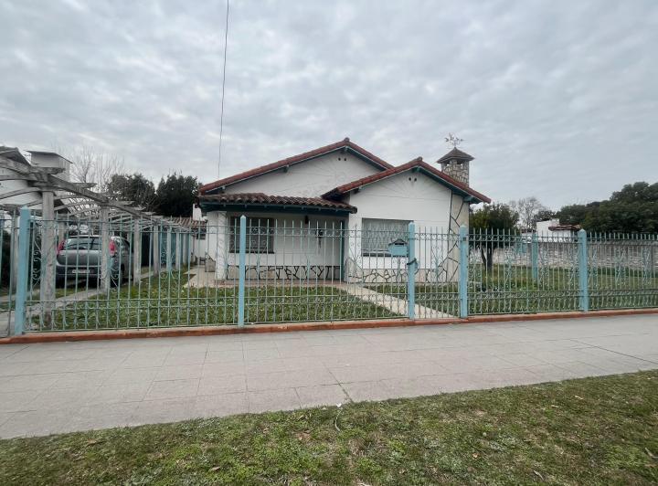 Casa · 1300m² · 3 Ambientes · 1 Cochera