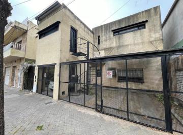 Casa · 170m² · 5 Ambientes · 2 Cocheras · Casa en Venta con Departamento Cochera y Patio en Tiro Suizo