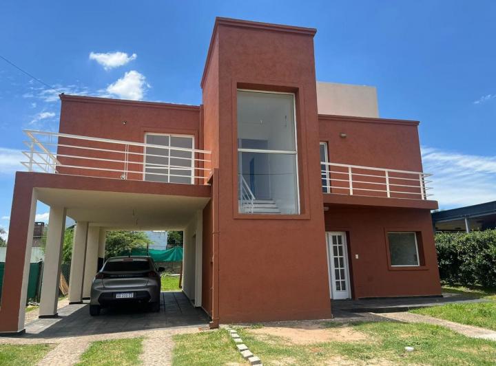 Casa · 200m² · 3 Dormitorios · 2 Cocheras