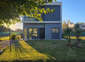 Casa · 130m² · 5 Ambientes · 2 Cocheras · Casa en Alquiler de 5 Ambientes en Barrio Privado de Pilar