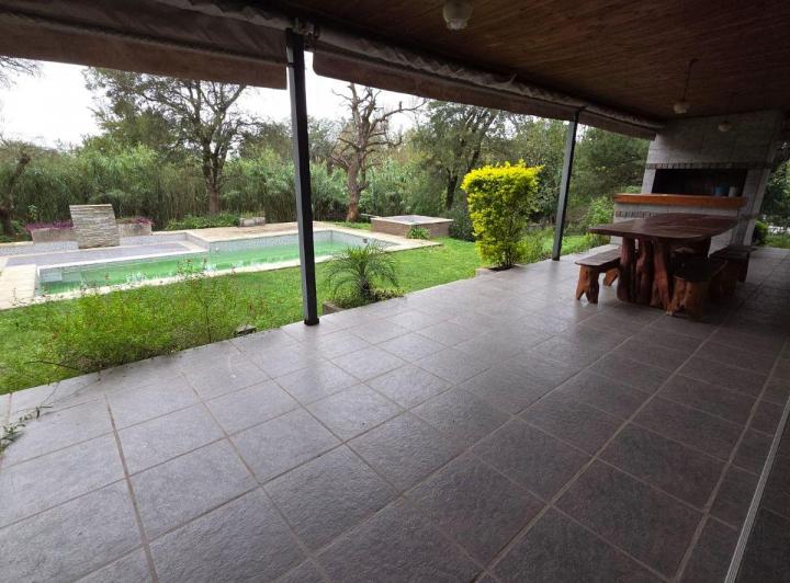 Casa · 360m² · 5 Ambientes · 3 Cocheras