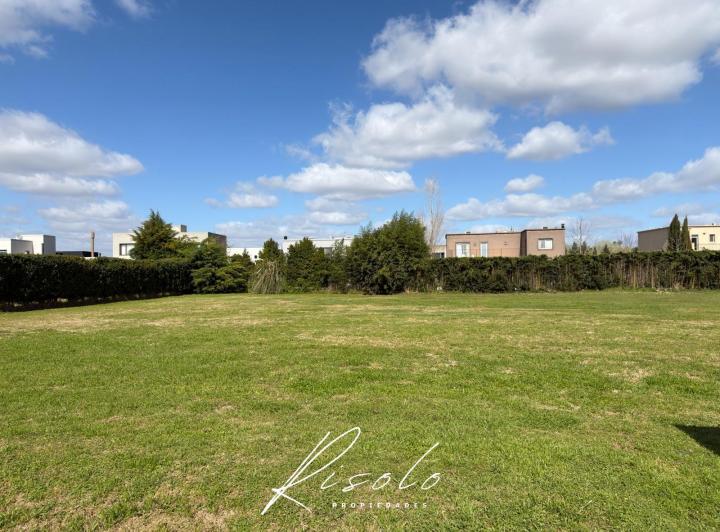 Terreno · 845m²