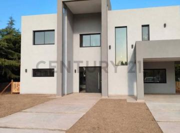 Casa · 230m² · 5 Ambientes · 2 Cocheras · Alquiler Casa a Estrenar en San Vicente Campo Daromy
