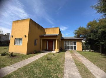Casa · 155m² · 3 Ambientes · 2 Cocheras · Casa en Venta en Zarate