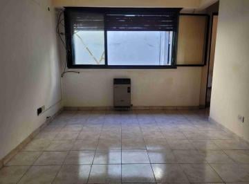 Departamento · 34m² · 2 Ambientes · Departamento. 2 Ambientes. Tercer Piso por Escalera. Luminoso. a Reciclar