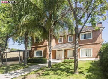 Casa · 250m² · 6 Ambientes · Casa en Santa Clara