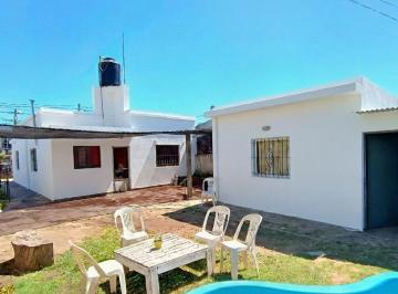 Casa · 106m² · 3 Ambientes · 2 Cocheras · Venta Casa con Pileta Jardin Moreno Apto Credito