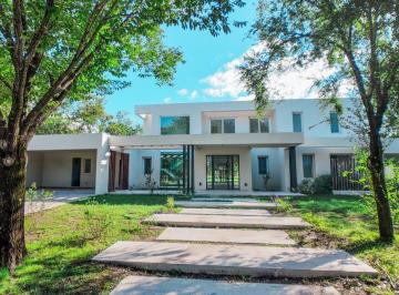 Casa · 350m² · 6 Ambientes · 3 Cocheras · Venta Casa con Pileta - Estancias del Pilar