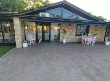 rs:sqllzyxi216r3lshz2l7zt43 · Venta de Casa en Luis Guillon con Parque Pileta