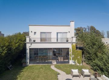 rs:jzu91zfx3ickt4t2ezhu89y4 · Casa 4 Ambientes en Santa Elena Pilar del Este