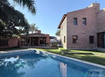 Casa · 400m² · 7 Ambientes · 2 Cocheras · Casa en Venta en Urca - Doble Terreno 770 m² - 4 Dorm., Pileta y Quincho