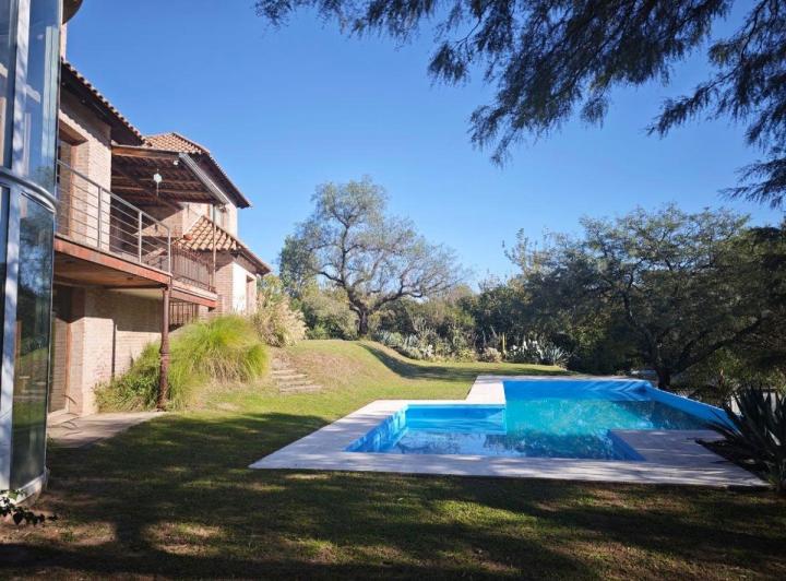 Casa · 618m² · 10 Ambientes · 2 Cocheras