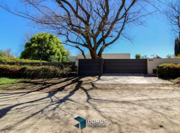 Casa · 300m² · 3 Dormitorios · 2 Cocheras · Alquiler Casa en Vaqueros