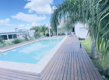 Casa · 360m² · 6 Ambientes · 1 Cochera · Casa en Venta en Aires del Llano