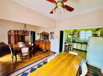 PH · 181m² · 4 Ambientes · 1 Cochera · Venta PH 4 Ambientes con Local y Cochera Lugano