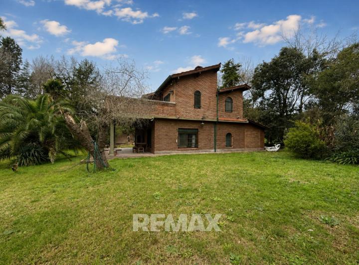 Casa · 220m² · 4 Ambientes · 3 Cocheras
