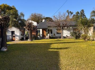 Casa · 240m² · 7 Ambientes · 2 Cocheras · Terreno en Venta Hurlingham 900 m² + 2 Casas Oport