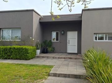 Casa · 145m² · 4 Ambientes · 4 Cocheras · Vta Casa 4 Ambientes en El Canton Puerto