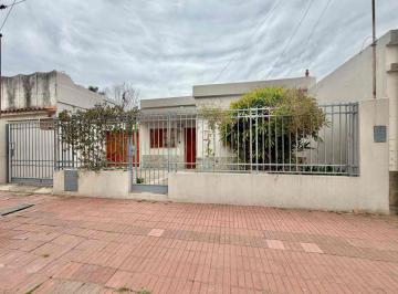 Casa · 127m² · 6 Ambientes · 1 Cochera · Venta/vivienda/2dorm/patio Verde/pileta/bo. Alberdi
