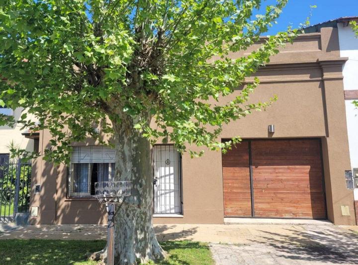 Casa · 187m² · 6 Ambientes · 1 Cochera