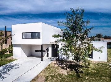 Casa · 128m² · 4 Ambientes · 2 Cocheras · Venta. Casa 4 Ambientes, Cantón Norte, Maschwitz.