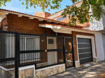 Casa · 165m² · 4 Ambientes · 2 Cocheras · Casa en Venta Monte Grande Se Permuta o Financia