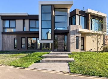 Casa · 302m² · 7 Ambientes · Casa en Venta Lagos de Canning 7 Ambientes