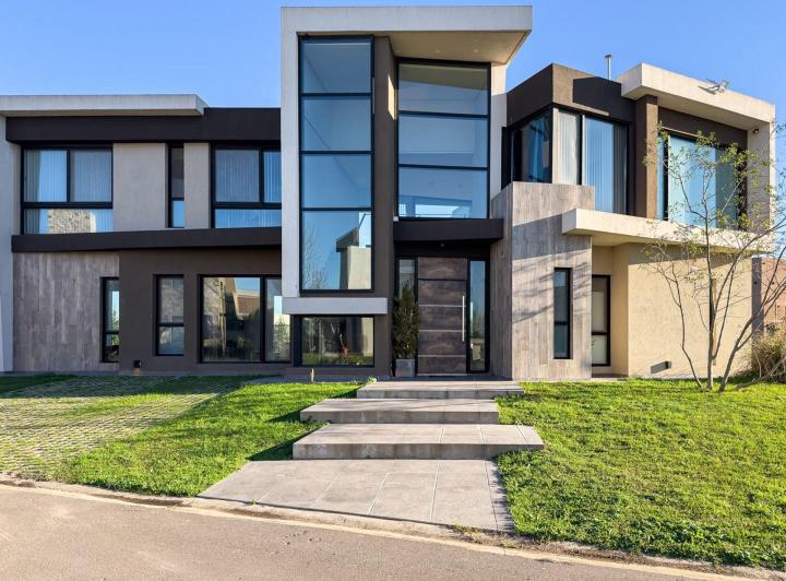 Casa · 302m² · 7 Ambientes