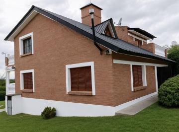 Casa · 202m² · 5 Ambientes · 1 Cochera · Venta Casa 3 Dorm Apta Credito Villa Los Aromos!